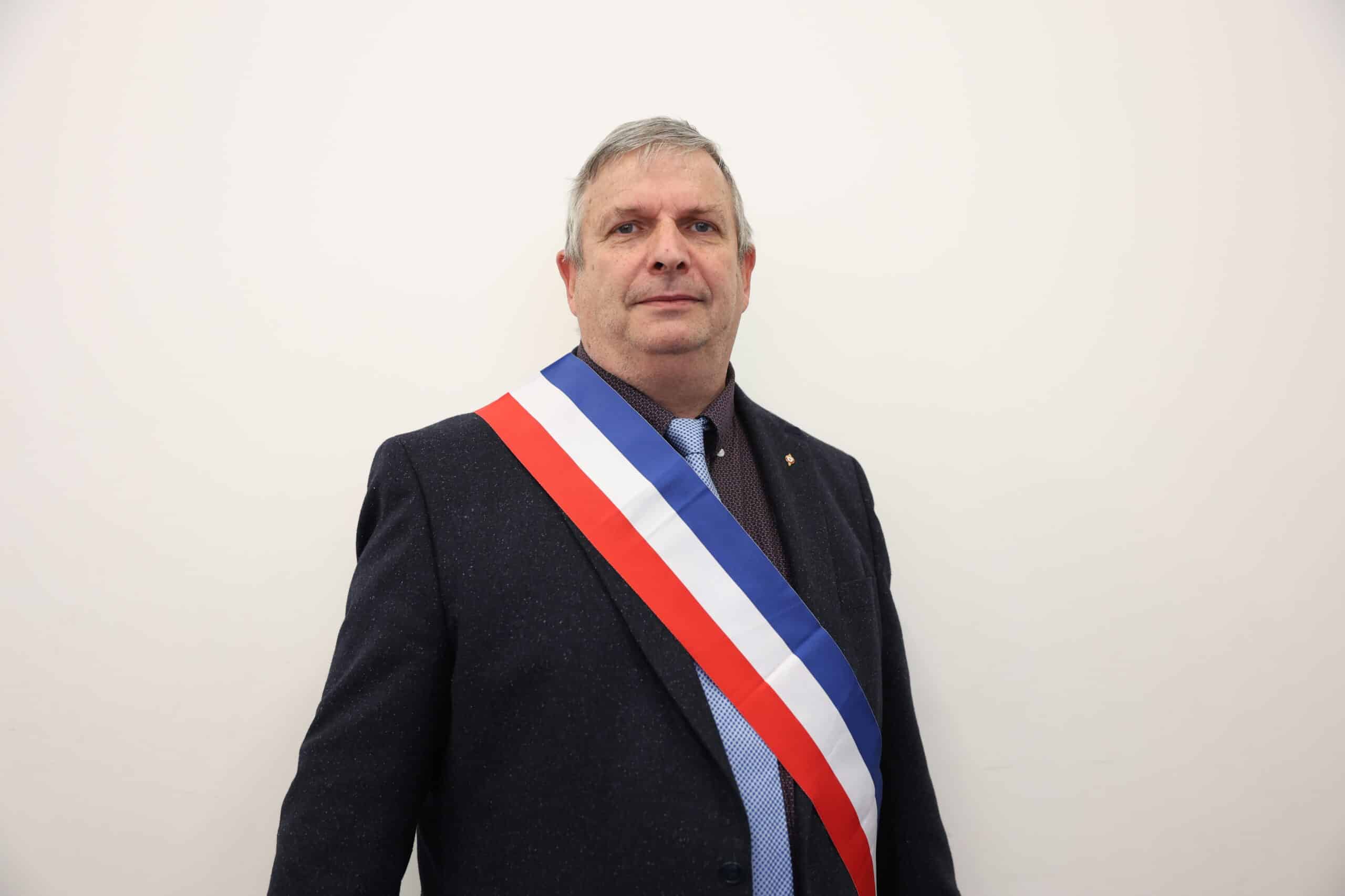 8. Claude Delaporte écharpe