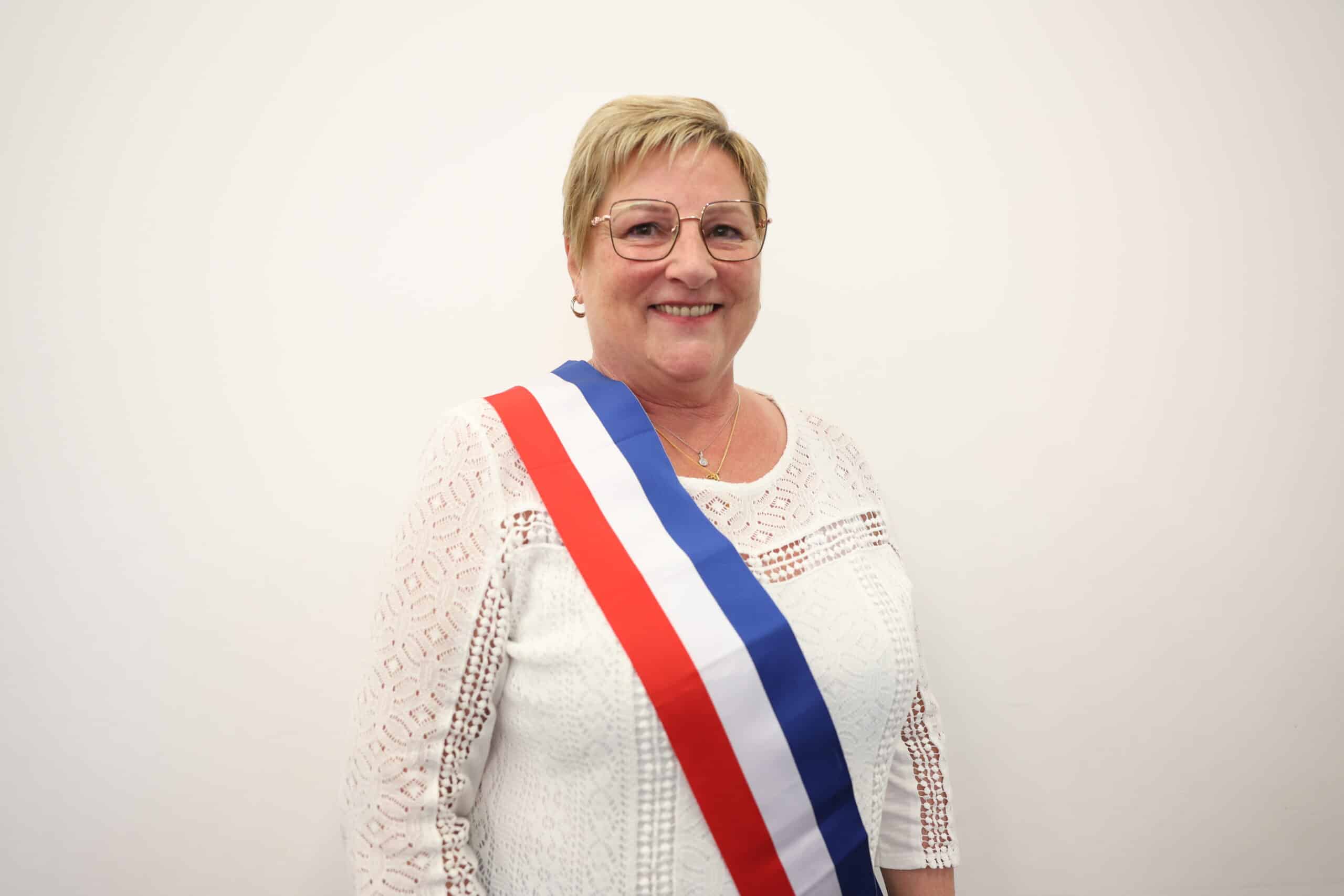 9. Sylvie Loirs écharpe